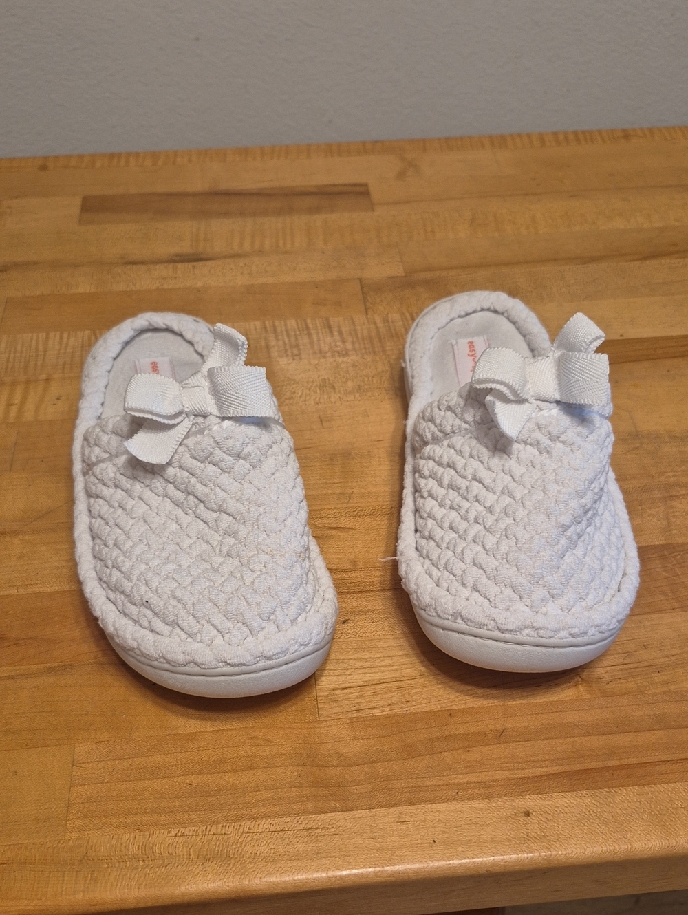 Easy Spirit White Quilted Texture Slippers